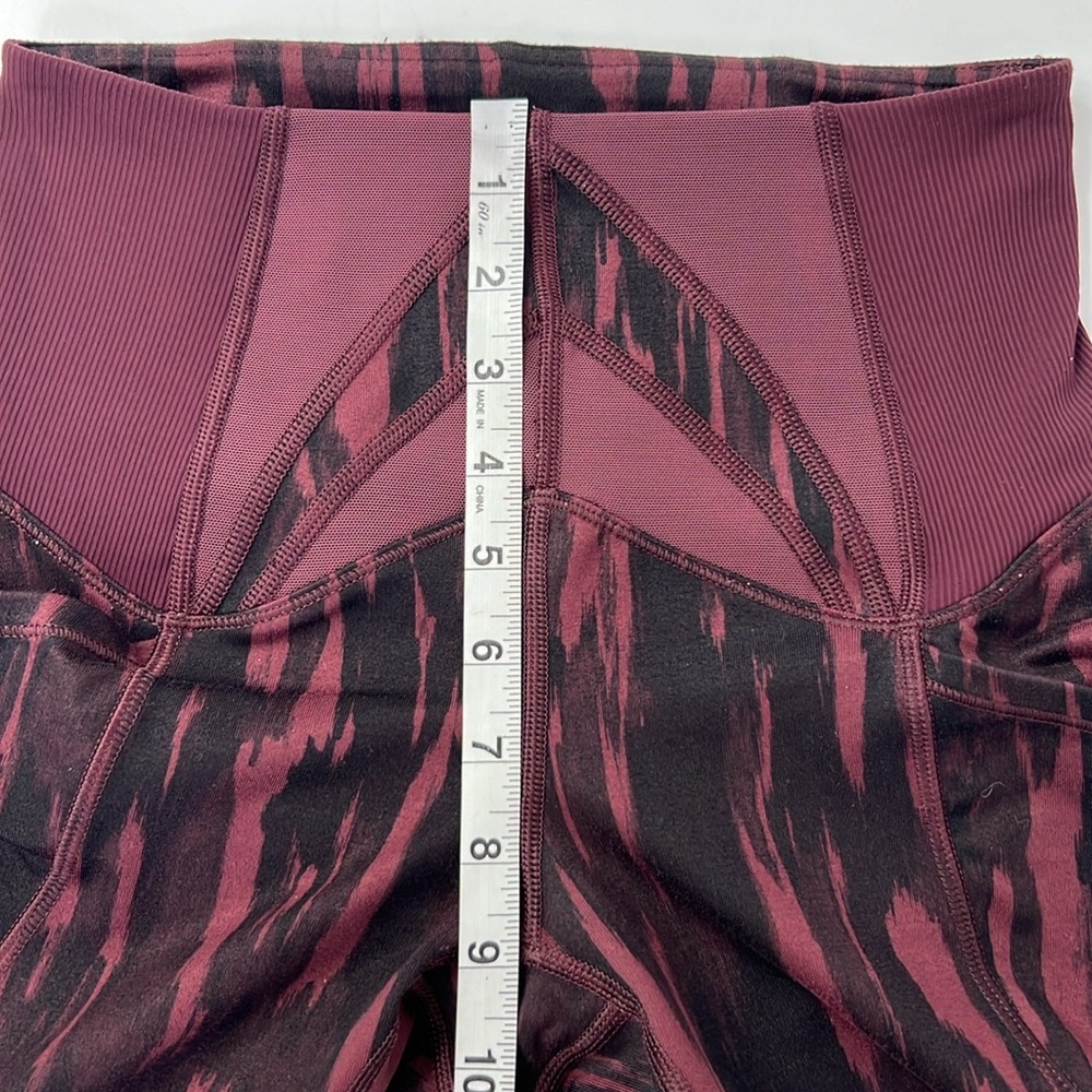 LULULEMON WOMEN’S EXQUISITE CROP PAINTED ANIMAL BORDEAUX  DRAMA BLACK  SZ 6 - Picture 12 of 13